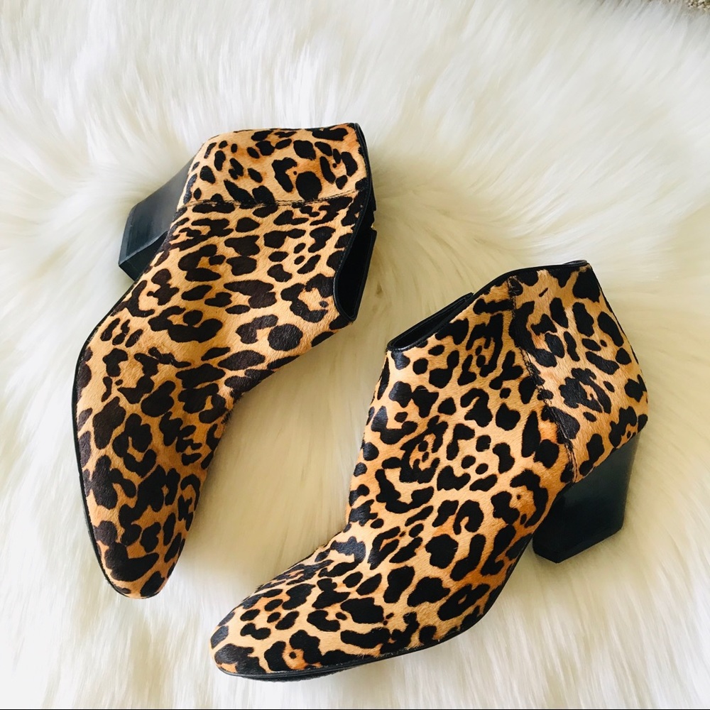 Ivanka Trump Leopard Print Booties Shoes Sz 9